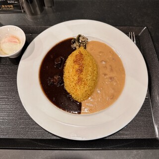 旨さと辛さがここちよい黒カレー 萬栄カレー_0