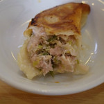 中華飯店 襄陽 - 餃子の餡 大量の肉と野菜