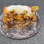 レストランぶどうの森 レ・トネル - 黒いトルティーヤが印象的