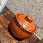 おダシと銀しゃり 中華そば 虹空 - なめたけが入ってます。ご飯注文で食べ放題
      