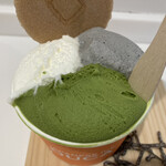 ジャパニーズアイス櫻花 - 三味盛りアイス 小盛(牛乳、宇治抹茶、黒ごま)