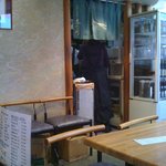 志なの - 昔ながらの蕎麦屋という店内