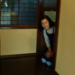 見送る女将（おかみ）