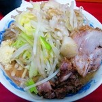 モッコリ豚 - ラーメン中（ヤサイ、ニンニク、アブラ）７００円