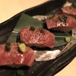 個室肉居酒屋 町田屋 - A4和牛の炙り寿司（４巻）