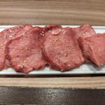 ホルモン高山 湯島本店 - 極タン　厚切り