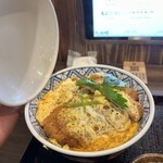 炭火焼和めし処 しんぱち食堂 - カツ丼　(並盛) 770円❗️