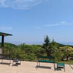 松江市宍道ふるさと森林公園 - 晴れた日はテラスでゆったりできて気持ちが良い♪