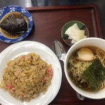 249607819 - チャーハンとミニラーメン(冷やし)  ¥600 揚げなすのおひたしがピリ辛で味変になる。