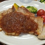 キッチン ブルー グローブ - 反対側から、今日も大きいロースソテー！、ありがとう！