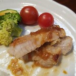 キッチン ブルー グローブ - まだまだ分厚いロースソテー