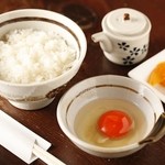 もつ鍋家　一 - 旨くて早い！ふわとろ食感！新鮮玉子かけごはん　350円