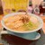 ラーメン 天外天 - 料理写真:提供されたラーメンからは、ガーリックパウダーの芳香が漂い、食欲をそそる。 スープは豚骨と鶏ガラから取ったものだが、意外にもあっさり。