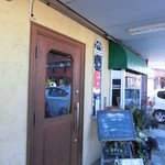 Bisutoro Uoza - お店の入り口。