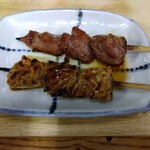 とん八 - シロ 110円(税込) ＋ カシラ 110円(税込)(2024年6月5日撮影)