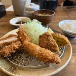 かつかつとんとん - 大海老フライとヒレカツのセットにコロッケ追加