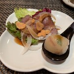 旬菜 掌 - 付け出し（ローストビーフ、寿司）