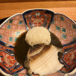 日本料理 太月 - 量少なめコース２５３００円。鮑肝ソース。飯蒸しが添えてあり、肝ソースをたっぷり楽しめます。