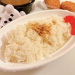 持ち帰りカレー ニューデリー - ご飯はデフォで400g(減らす事も可能)
フライドエシャロットが乗ってます◎