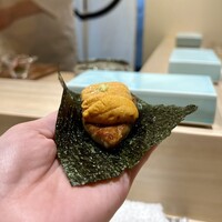 恵比寿 鮨 はつめ - マグロの脳天雲丹ドッグ