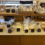 カフェハミングバード - 美味しそうなパン沢山並んでたよぉ♪̊̈♪̆̈