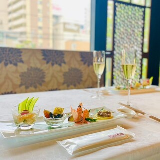 熟練料理長が魅せる華やかで繊細なお料理