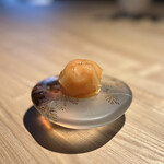 レスピラシオン - ②石川県甘海老、甘海老頭の味噌シート、乾燥海老のタルト生地