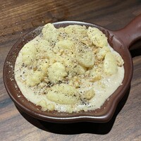 恵比寿ビストロ 猫も杓子も - 胡桃クリームの揚げニョッキ