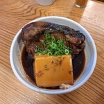 おぐろのまぐろ - テールと豆腐の煮つけ