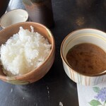 酔牛亭 - ごはんと赤だし