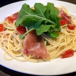 Kitchen dining iitte-micca - 生ハムとルッコラのペペロンチーノ＠1309円