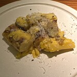 トムクリオーザ - ロワール産ホワイトアスパラガス　リガトーニパスタ　カルボオナーラ　パルミジャーノレッジャーノ