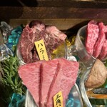 しなもん堂 - 「三角バラ」と「ハラミ」／和牛の宝箱