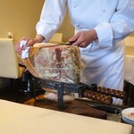 プルミエ - 生ハムはテーブルでカット