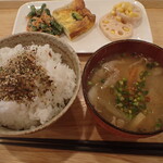 トーコーキッチン - 野菜のキッシュ　副菜二品、豚汁、ご飯
