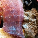 Kappousushiuokane - 中トロはさすがこだわりの美味さ。マグロフレークがいい味してます。