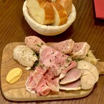 Bistro d'ami - シャルキュトリー盛り合わせ(1,980円)