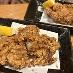 大衆日本酒バル ふとっぱらや - でかいって分かってたのに、唐揚げなんて2個も頼んじゃったよwまあ息子くんが瞬殺するので問題なし