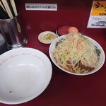 Ramen Jirou - まかない、生卵、刻み生姜、混ぜ空丼