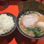 横浜ラーメン 斎藤家 - ラーメン並 味玉 ライス
