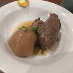 牛たん料理 閣 ブランドーム本店 - お通しのたんの角煮　440円