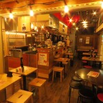 横浜焼きそばセンターまるき - 広々とした店内は団体様もOK！