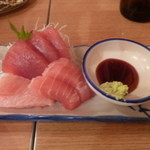 晩杯屋 - 大盛りマグロ刺し（￥200）