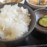Nanoka - ご飯に胡瓜浅漬け。