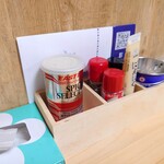 本格手抜きめし処 みんなのあじと - 2024年6月　卓上の薬味たち