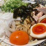Kamitora - 冷めん大盛り930円＋味玉