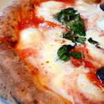 ウッデンシップ - 【ピッツァマルゲリータ D.O.Cのアップ】◎2009/10