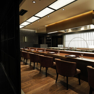 カウンターと個室～異なる二つの顔・体験～