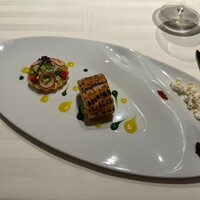 ラ ターブル ドゥ ジョエル・ロブション - とうもろこしに見立てた天使の海老とシュクリーヌのサラダ仕立て