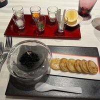 ラ ターブル ドゥ ジョエル・ロブション - キャビアアンぺリアル　様々なコンディモンと共に